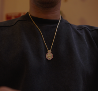 Colgante Medalla de Vida CHAVEZ x CHERRY COLL ®