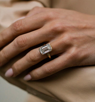 Ring with 4 ct moissanite