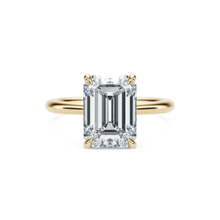 Ring with 4 ct moissanite