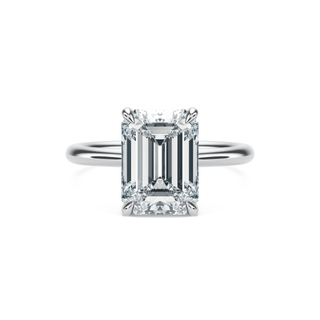 Ring with 4 ct moissanite
